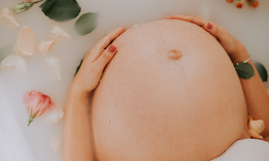 La Marmaï - accompagnement parental - femme enceinte bain