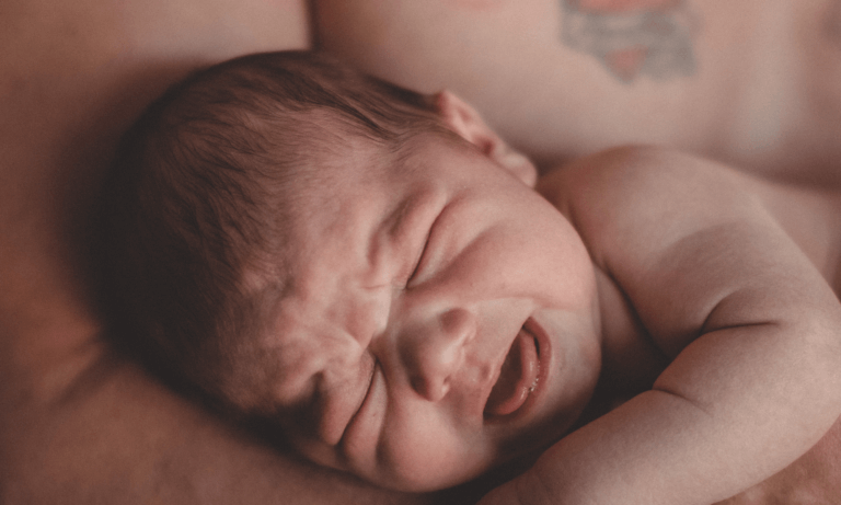 Lire la suite à propos de l’article Les pleurs de bébé la nuit : Conseils pratiques, astuces et techniques spécifiques pour les gérer au mieux !